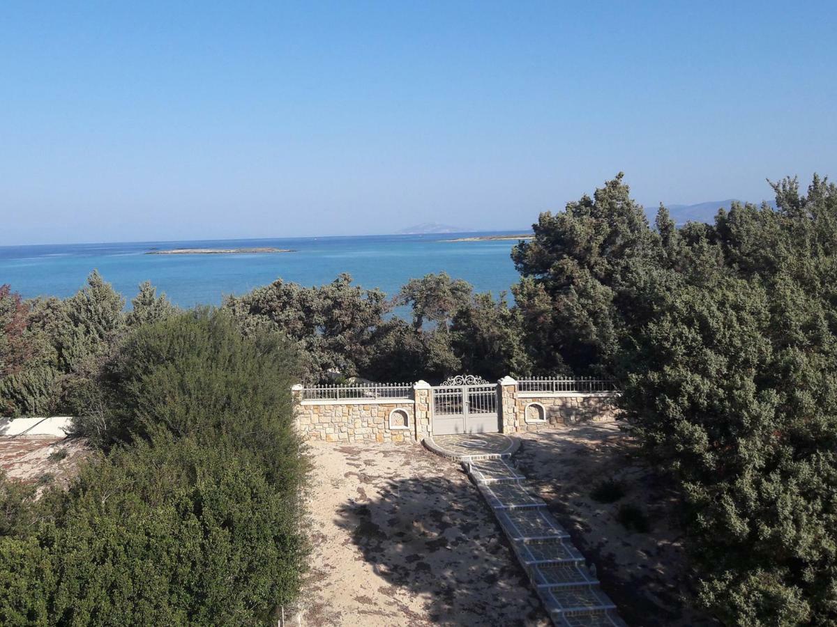 Elafonisos: Two Storey House On The Sea Front Экстерьер фото